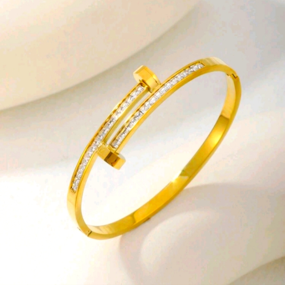 1pc Simple And Fashionable Spike Bangle Bracelet In Golden Color